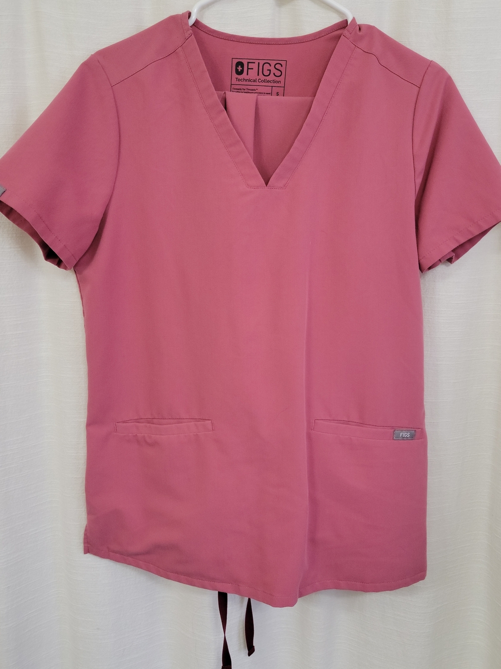 FIGS Casma Three-Pocket Scrub Top - Quartz